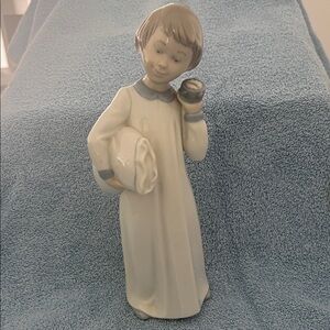 Nao by Lladro "Off to Bed" porcelain figurine.